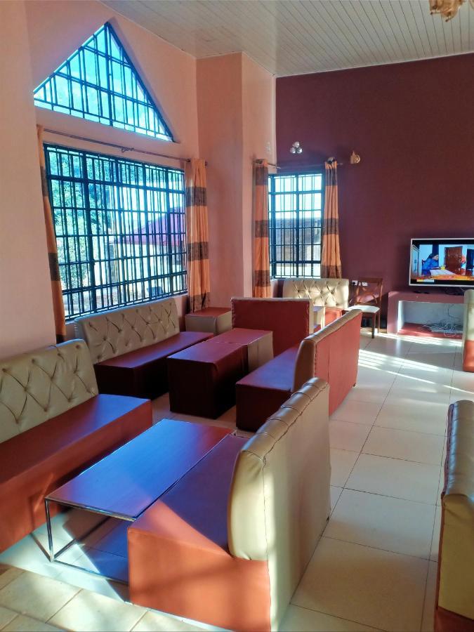 The Peak Meadows Hotel نيري المظهر الخارجي الصورة