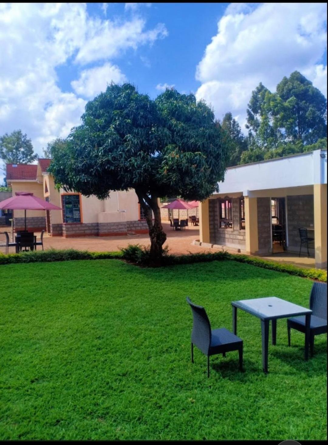 The Peak Meadows Hotel نيري المظهر الخارجي الصورة